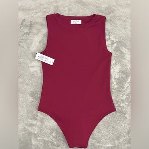 New Aritzia Babaton Contour Bodysuit color grapevine